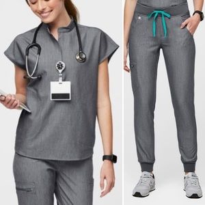 Set XSP Zamora Jogger Scrub Pants and XS Rafaela Oversized Scrub Top graphite